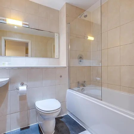 Haus Centre 2 Bedroom L Parking L Balcony L Wifi L Smart Tv L Arcadian L China Town Apartment