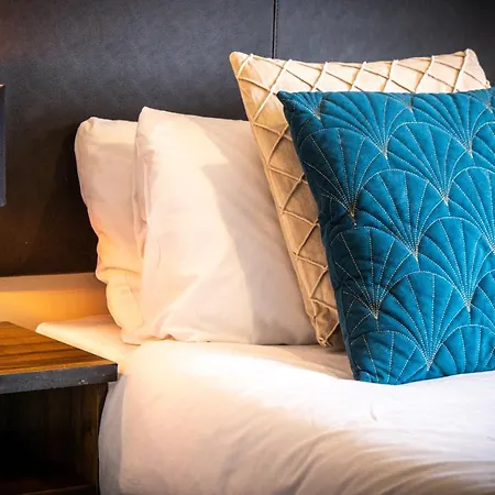 Haus Centre 2 Bedroom L Parking L Balcony L Wifi L Smart Tv L Arcadian L China Town * Birmingham