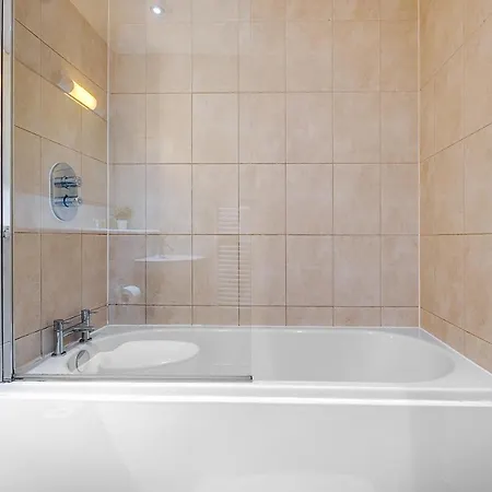 Apartment Haus Centre 2 Bedroom L Parking L Balcony L Wifi L Smart Tv L Arcadian L China Town *