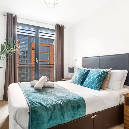 Haus Centre 2 Bedroom L Parking L Balcony L Wifi L Smart Tv L Arcadian L China Town Apartment