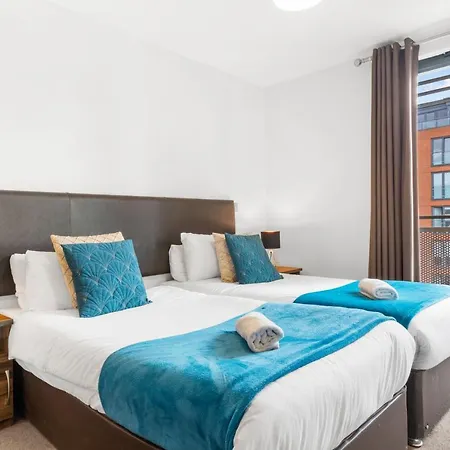 Haus Centre 2 Bedroom L Parking L Balcony L Wifi L Smart Tv L Arcadian L China Town Apartment *